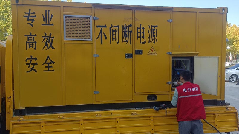清水柴油发电机组和UPS电源配合使用时，如何避免切换过程中的电力中断？